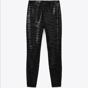 ANIMAL EMBOSSED BONDED LEGGINGS
Zara